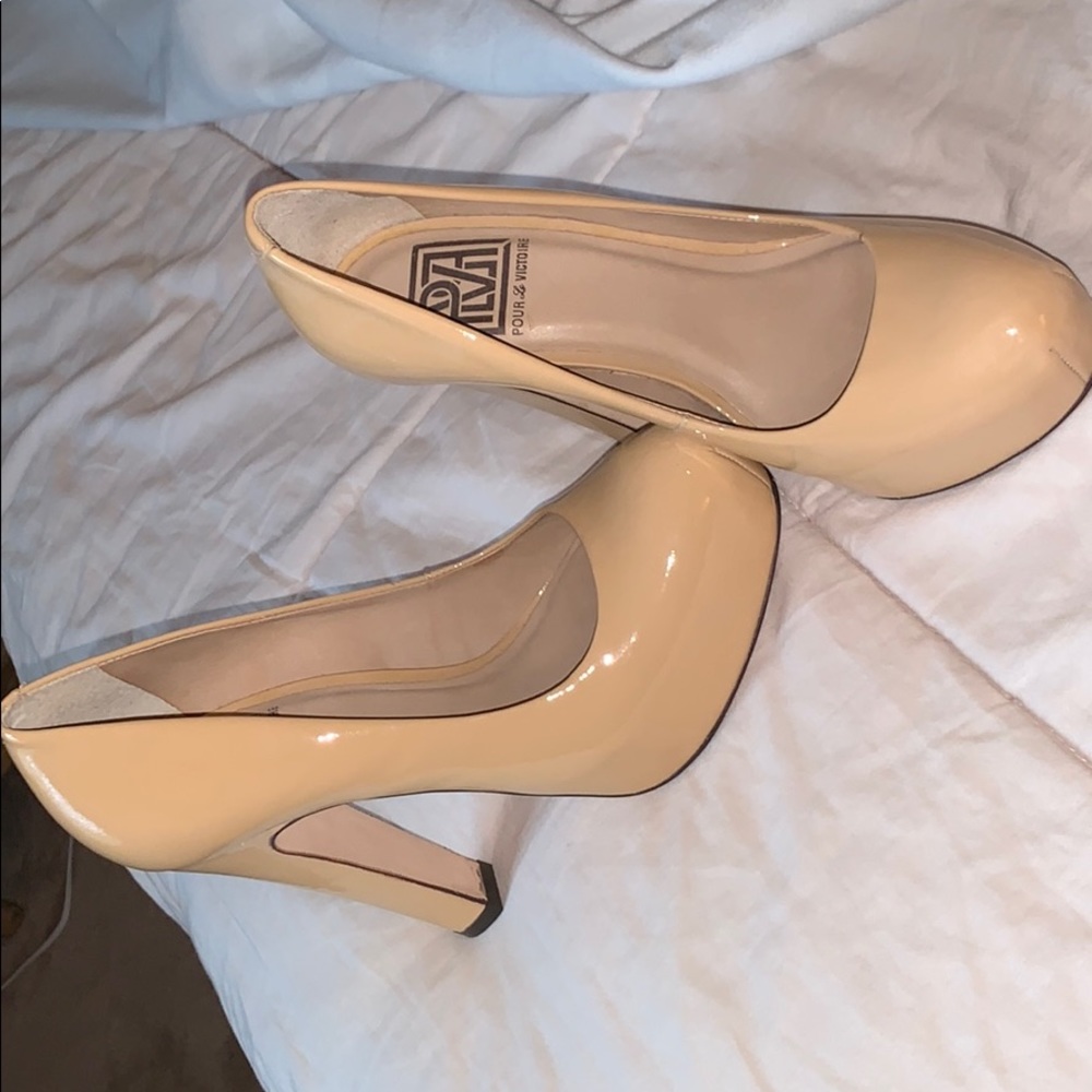 Pour La Victoire Vero Cuoio heels